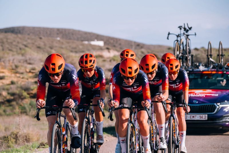 Human Powered Health Women Cycling Team in actie